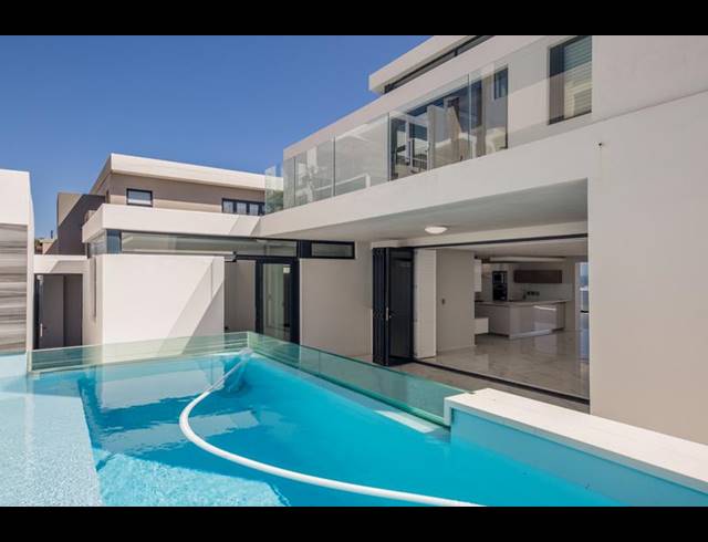 5 BEDROOM HOUSE FOR SALE IN BLOUBERGSTRAND